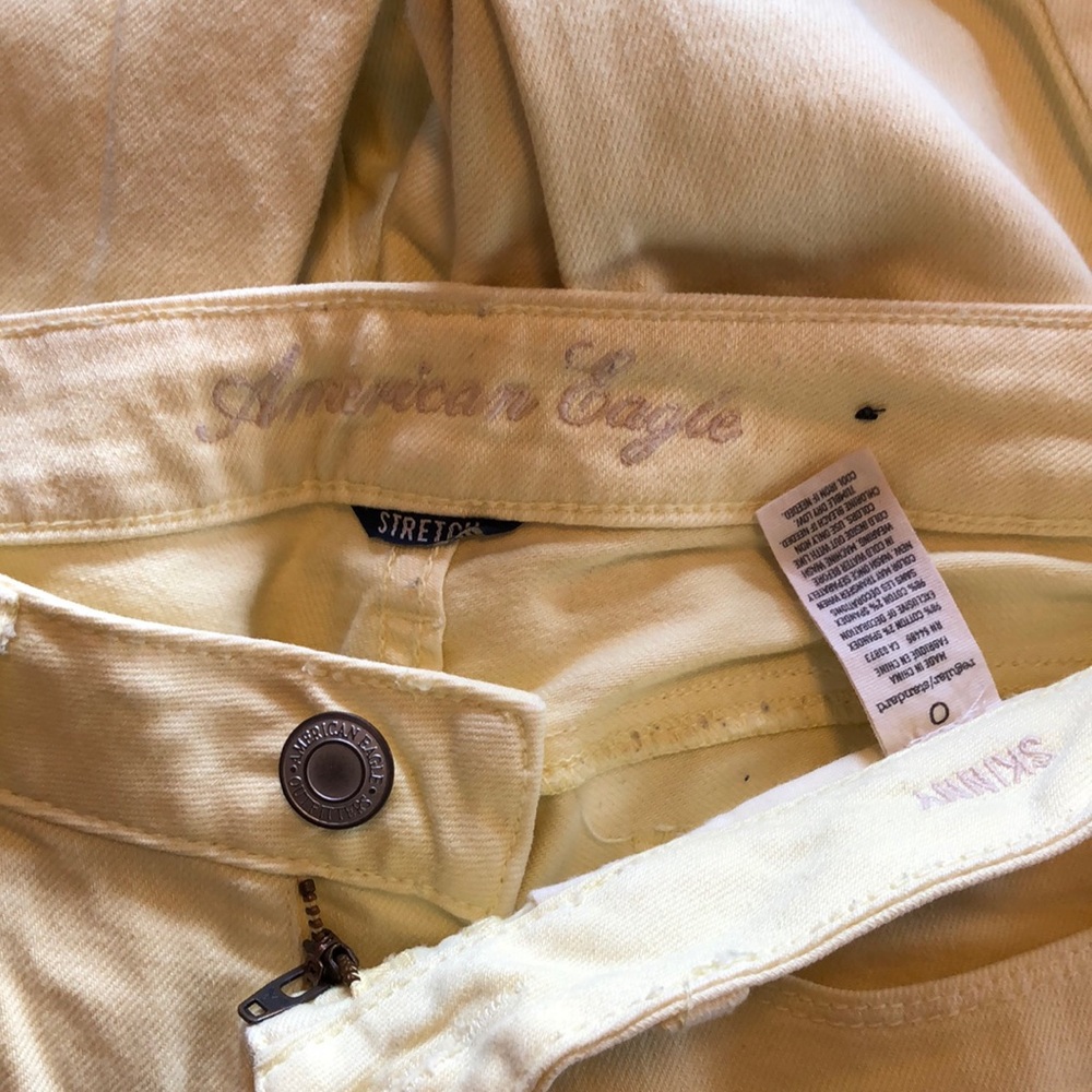 Light yellow American Eagle Skinny Jeans